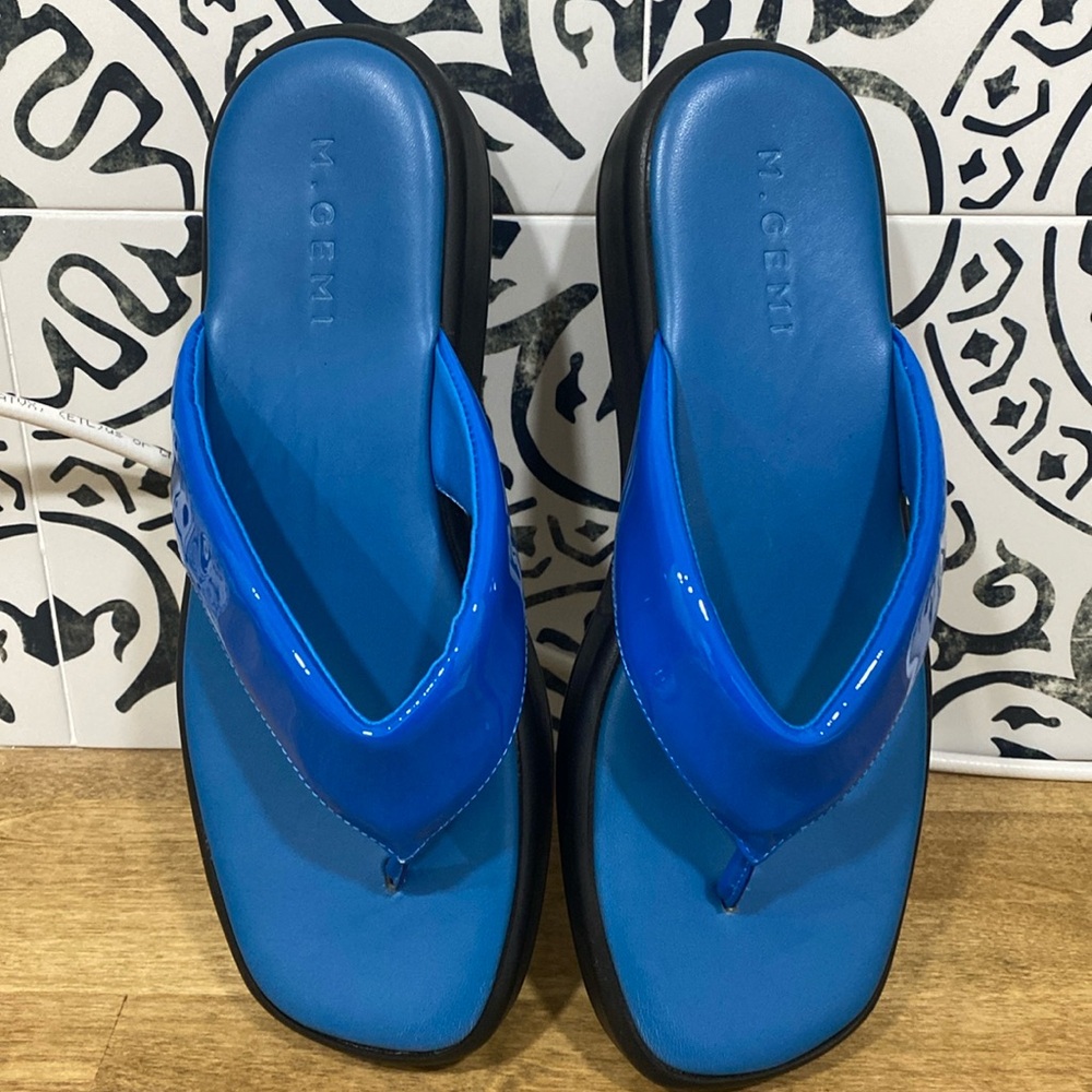 M. Gemí The Rosella Patent Leather Thong Sandals in Blue - Picture 4 of 13